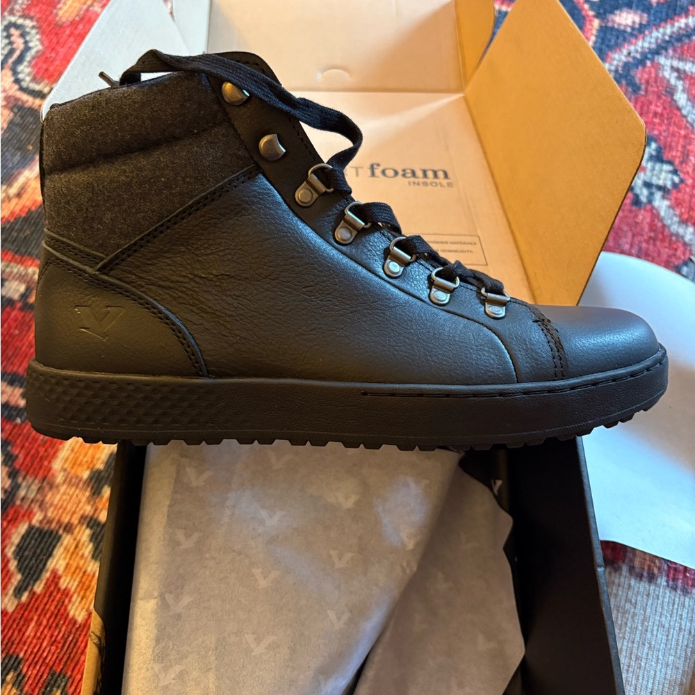 RUCKUS TERRITORY BOOTS.NWT